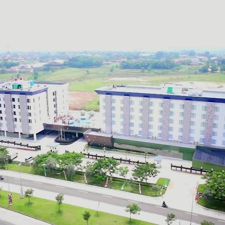 Sakura Park Hotel & Residence Cikarang Esterno foto