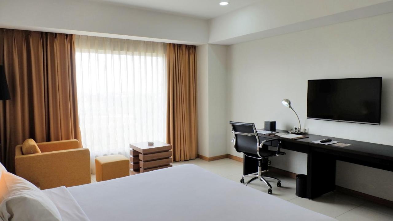 Sakura Park Hotel & Residence Cikarang Esterno foto